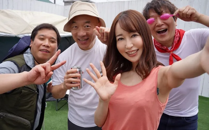 Chồng yêu để cô vợ cắm trại 3 ngày 2 đêm với hiệp hội khu phố mà không biết…