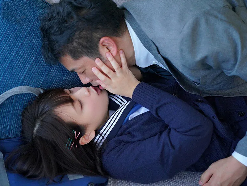 Thầy giáo trốn Cô vợ "đi ngoài" với cô học trò dễ thương