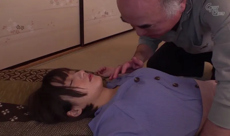 Bố Anh xã vô tình làm bạn gái của con trai ngất xỉu rồi sau đó …