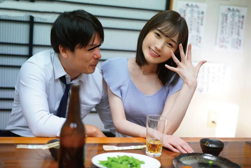 Bà xã xin chồng đi họp lớp rồi mất liên lạc sau khi tình cũ đưa vào khách sạn