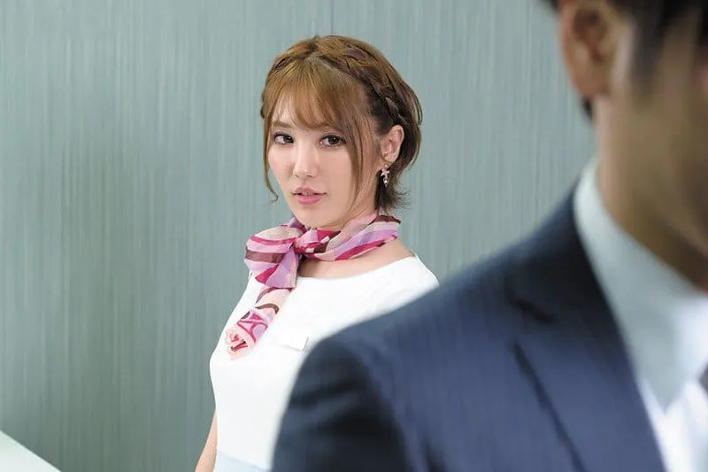 Cô lễ tân quyến rũ sếp: “cấp trên ơi em địt em có sướng hơn vợ anh ?”