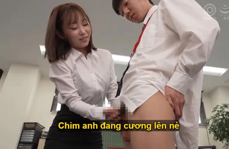 Nữ thư ký công ty chuyên phục vụ đối tác và đồng nghiệp nam để tạo động lực