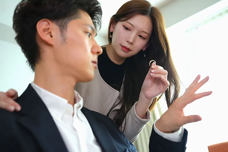 Người vợ đi đi chơi, anh xã ở nhà bị nhỏ em người vợ gạ chịch không trượt phát nào