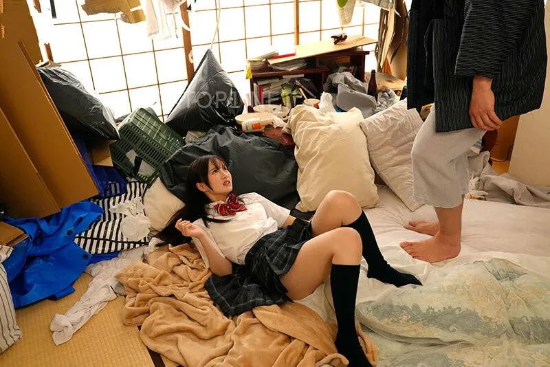 Gõ cửa phàn nàn vì tiếng ồn của gã nhà đối diện, nữ bắt ngờ bị túm lấy